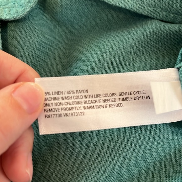 Universal Thread green button down shirt relaxed fit size small - Picture 4 of 4